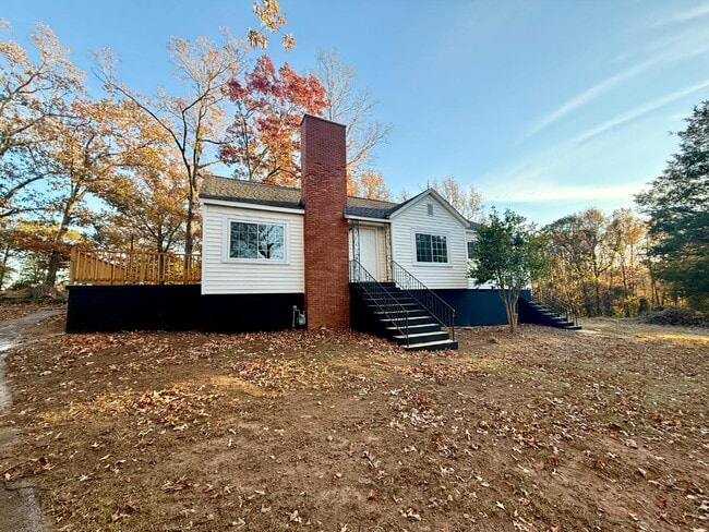 Building Photo - 310 Highland St