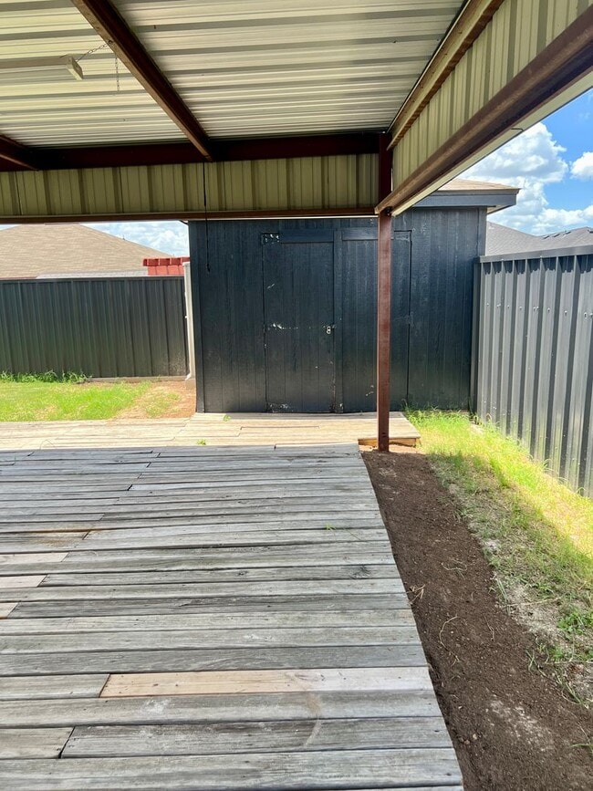 Building Photo - Spacious 4-Bedroom Home with Designer Touc...