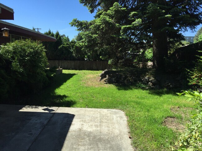 Photo - 1630 NE Gaines Rd