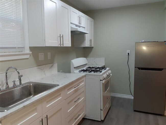 Photo - 717 Alamo St