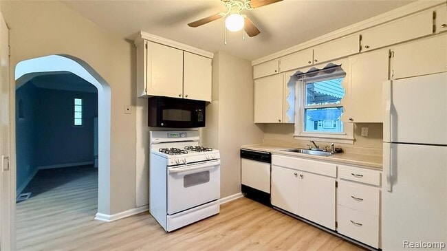 Photo - 805 E Milton Ave