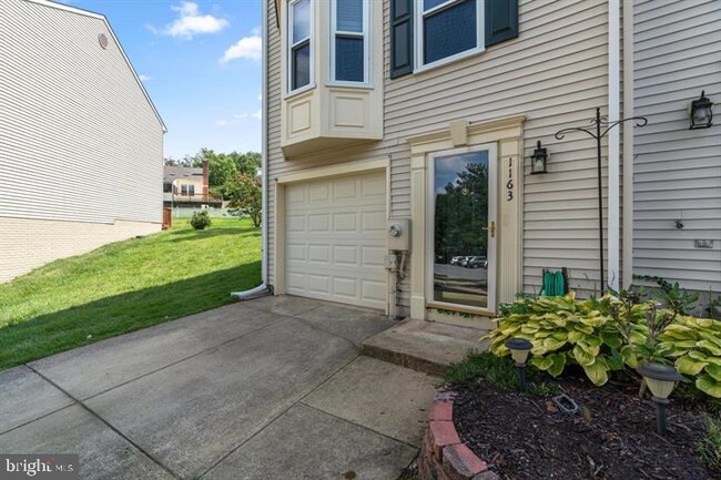 Building Photo - 1163 Kelfield Dr