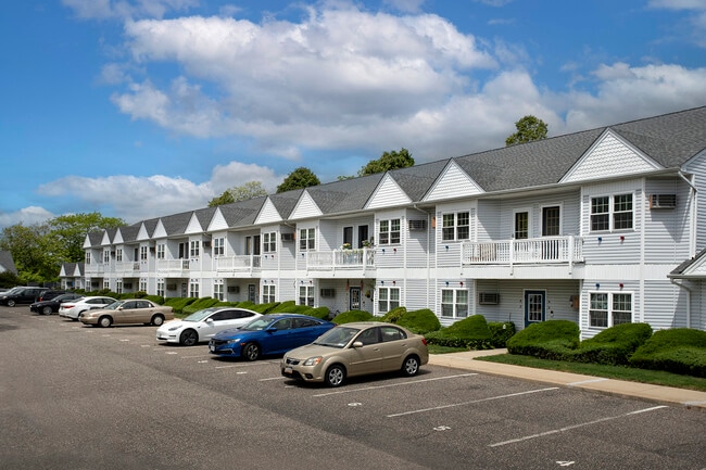 Fairfield Knolls at West Babylon - Fairfield Knolls at West Babylon Apartments