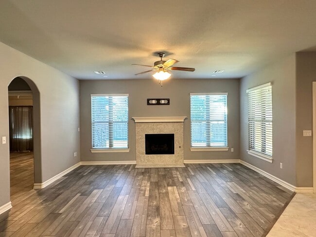 Photo - 3 bed, 2 bath -Aspen Pond