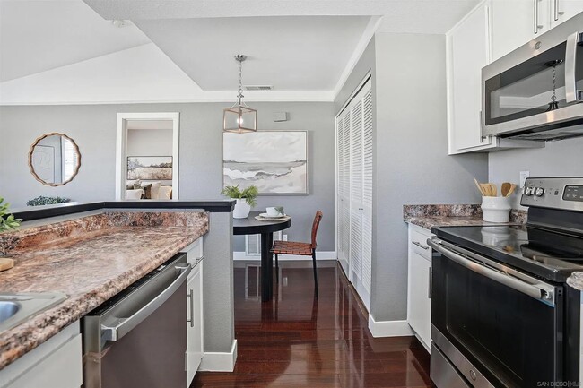 Photo - 757 Eastshore Terrace