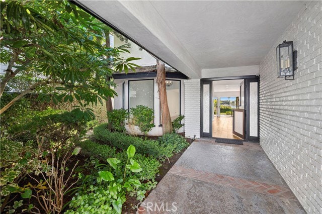 Building Photo - 2572 Bayshore Dr