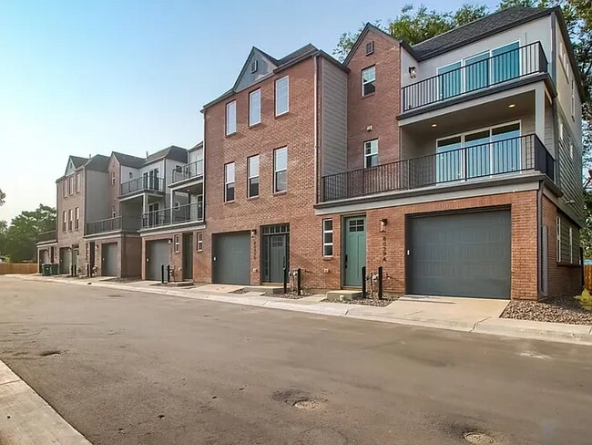 Photo - "Spacious 3-Bed Townhouse in Arvada with 2.5 Baths & 1854 Sq Ft of Comfort!" Unidad #A