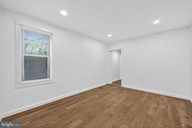 Photo - 2239 W Oxford St