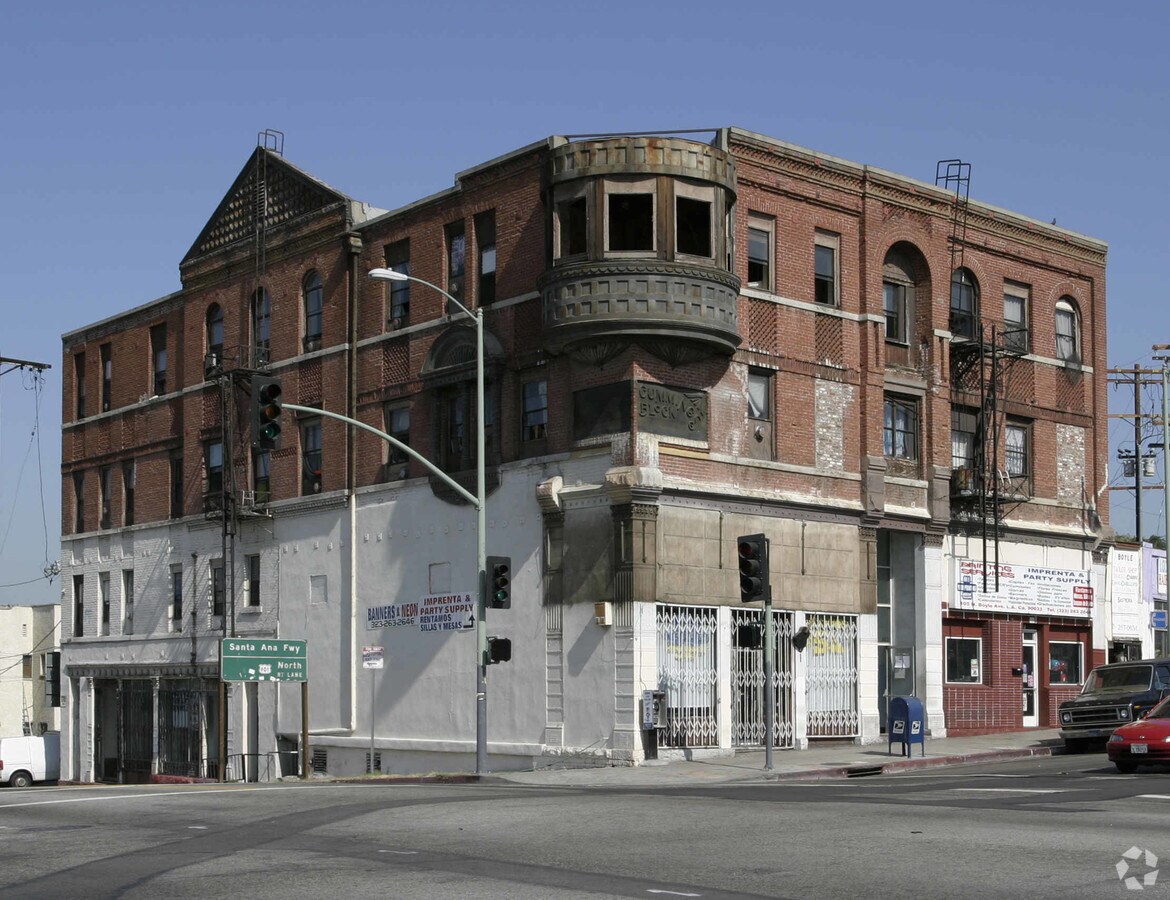 Photo - Boyle Hotel Apartments