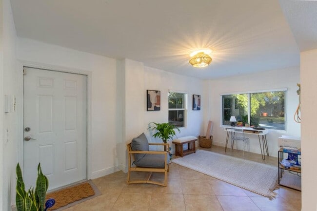 Photo - 327 Dartmouth Dr