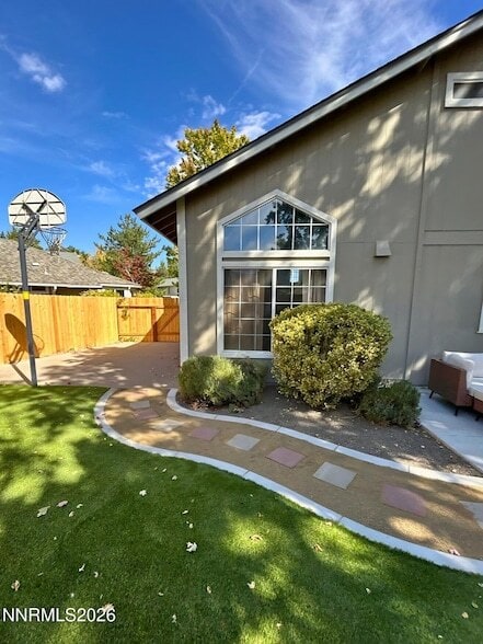 6326 Blue Lakes Ct