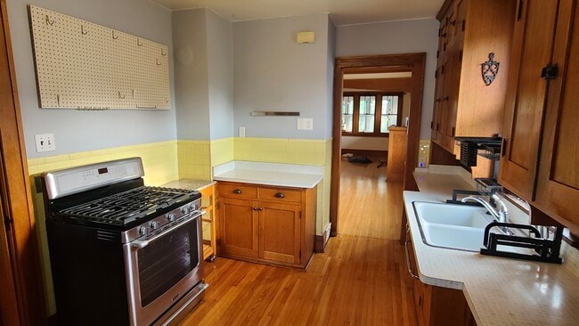 Photo - 1479 Albany Ave