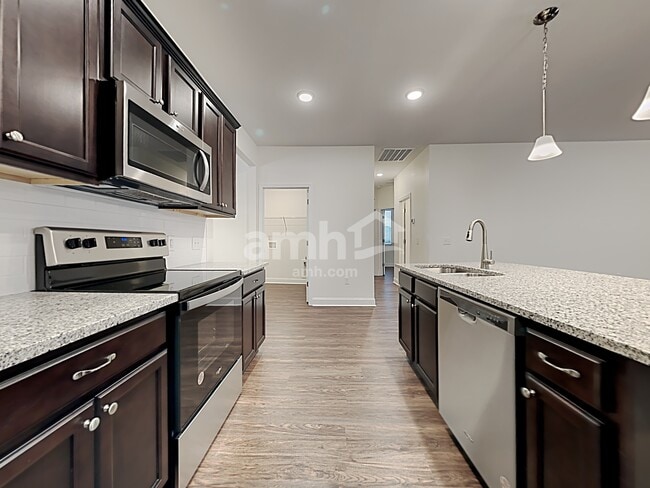 Photo - 620 W Lionel Rd