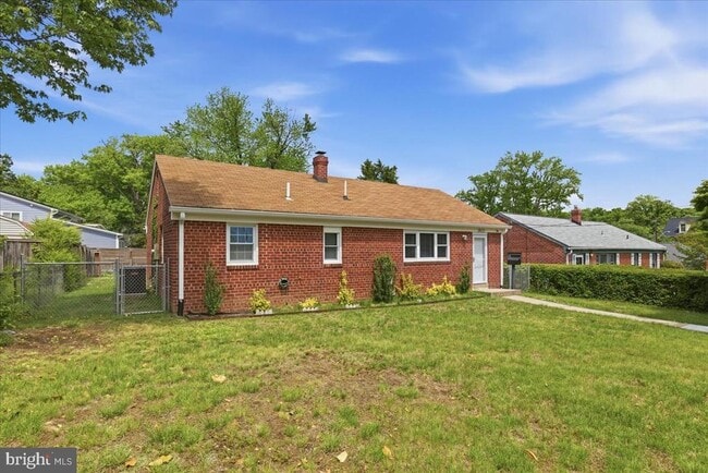 Photo - 3823 Duke St