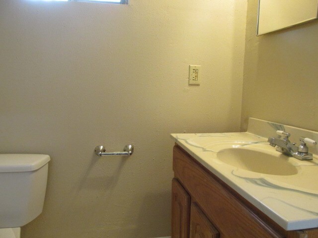 Photo - 2105 Bush Dr
