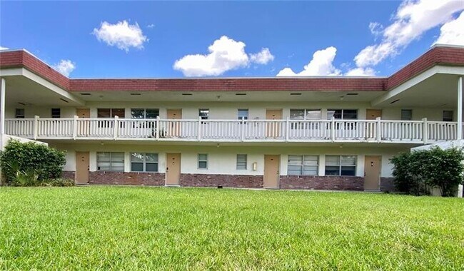 Building Photo - 4163 SW 67th Ave Unit 211C