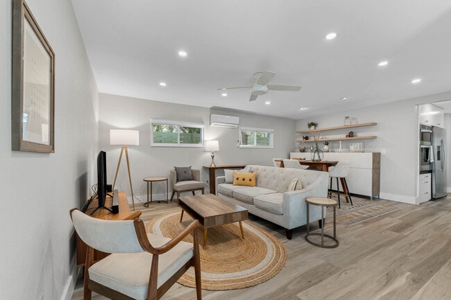 Photo - 228 E Harding St