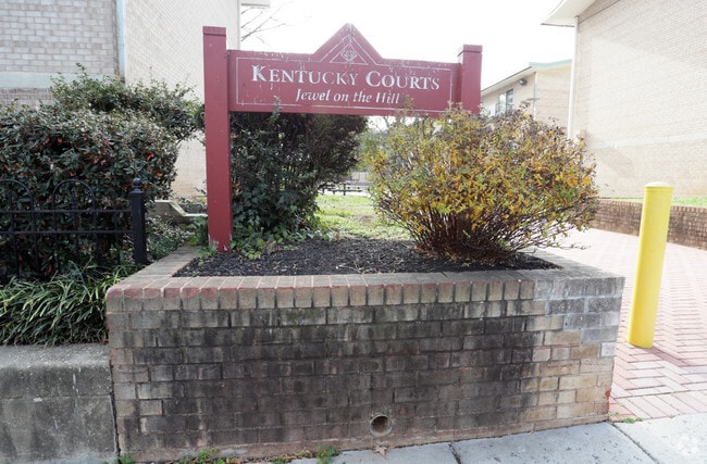 Photo - Kentucky Courts Apartments