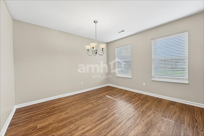 Photo - 4417 Oakbank Ln