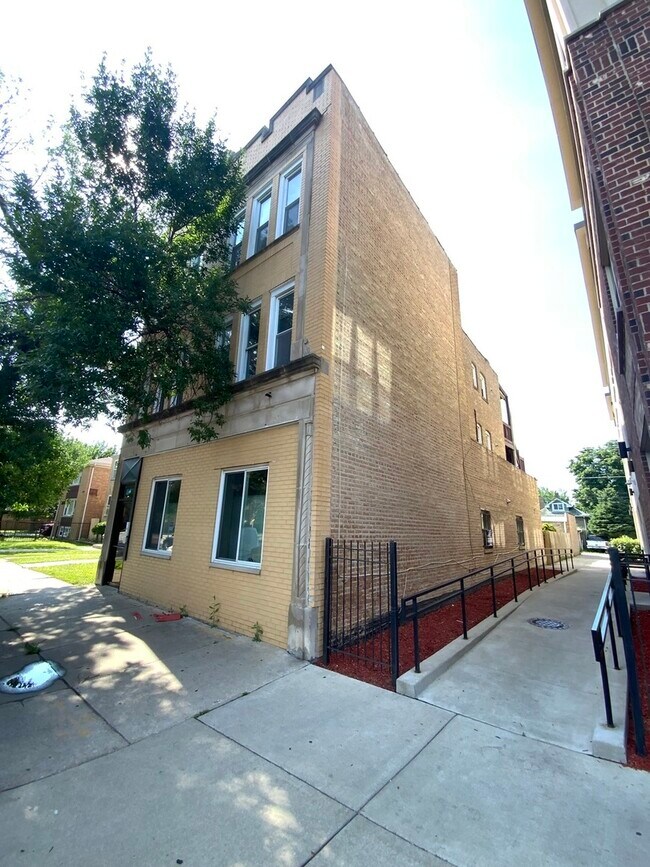 Photo - 5511 W Diversey Ave Unit 3