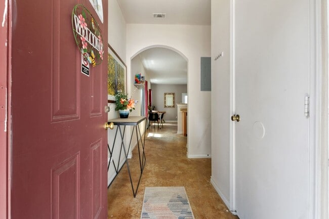 Photo - 7807 Kingsbury Wood