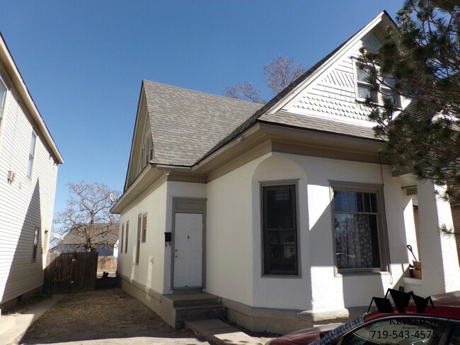 Photo - $400 Off Move In Special! Centrally Located 2nd Floor Apartment with 1 Bedroom/1 Bathroom - $800... Unit #2