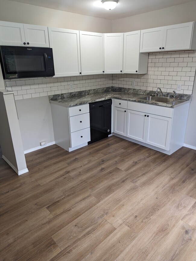 Photo - 458 Mayfield Sw