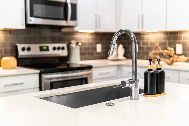 Photo - Move In, Save Big – One Month Rent-Free! Unidad GH2