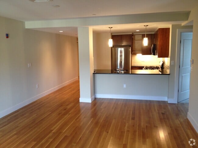 Building Photo - 321 Hammond Pond Pky Unit 301 Rental