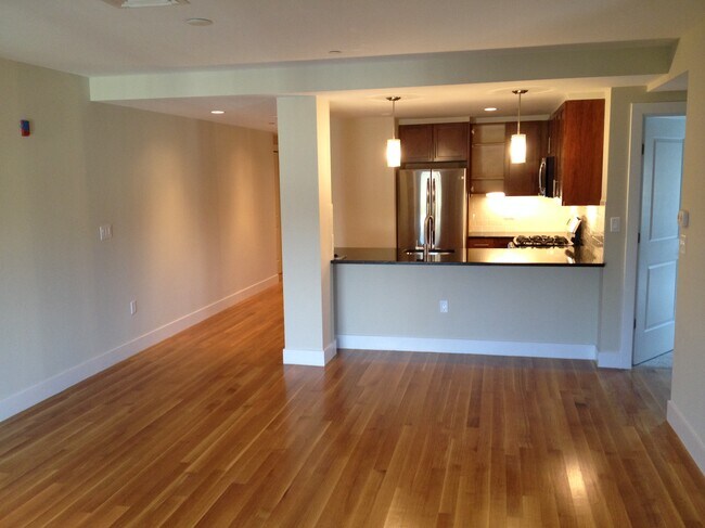 Building Photo - 321 Hammond Pond Pky Unit 301 Rental