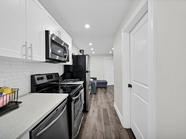 Photo - 33 Fairleigh Ave N Unit 2