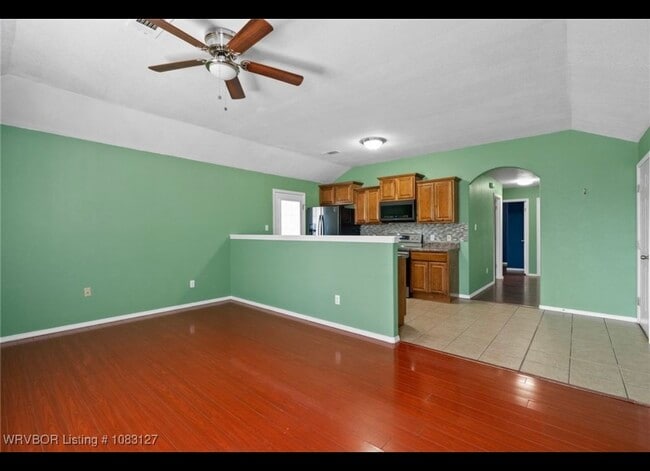 Sala de estar y cocina - 2410 Ridgeway Ln