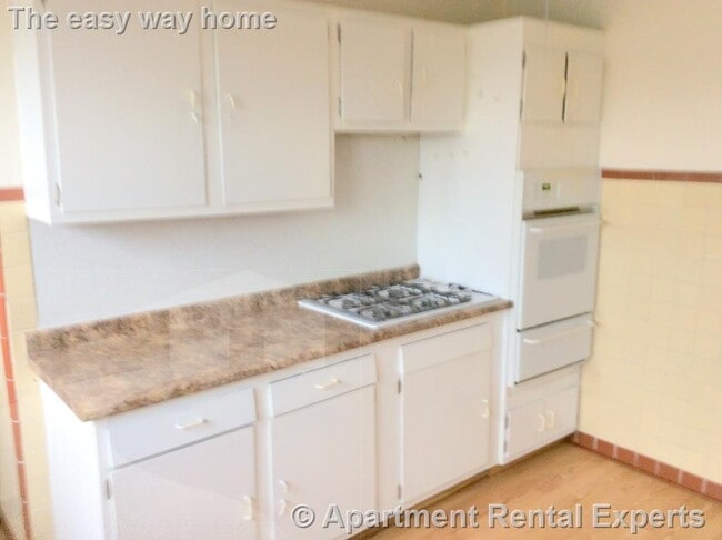 Building Photo - 16 Braemore Rd Unit #1