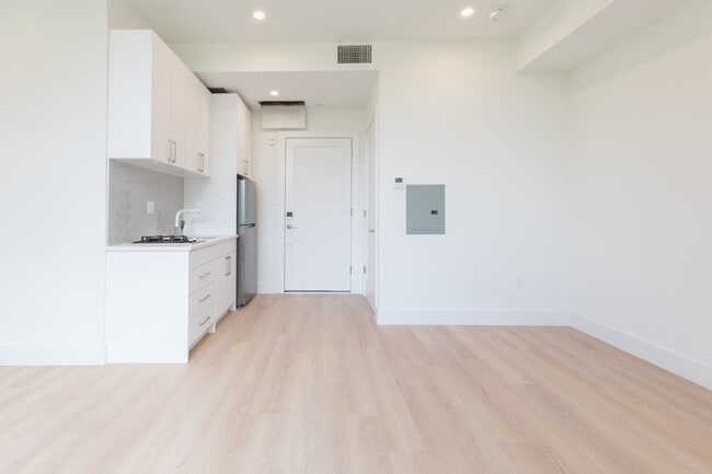 Building Photo - 1127 Harrison Ave Unit 2