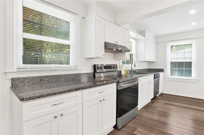 Photo - 331 Azalea Cir W