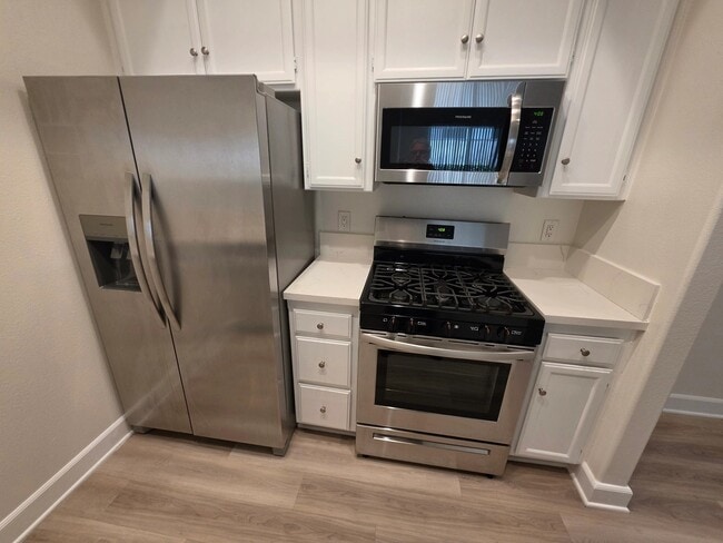 Photo - 2669 S Barrington Ave Unidad 107