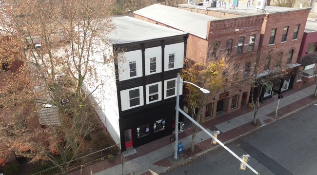 Photo - 736 Main St Unit 3