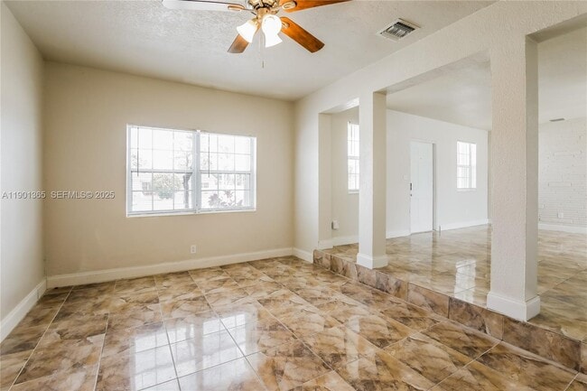 Photo - 900 NW 199th St