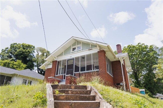 Photo - 359 Mathewson Pl SW