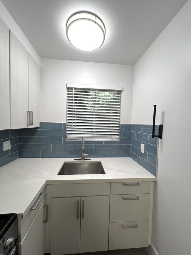1722 G St NEW