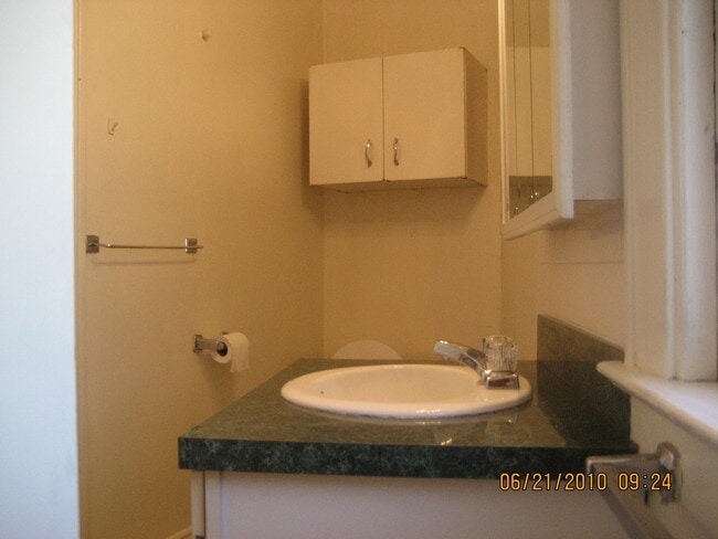 Building Photo - 21 W State St Unit 3