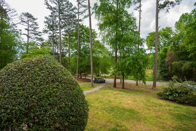303 Chesswood Dr
