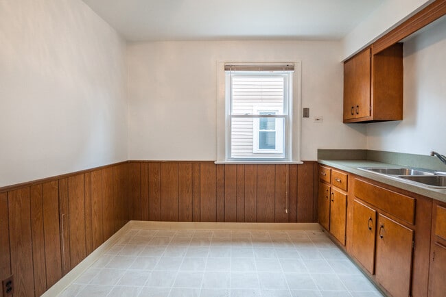 Photo - 2085 Marlowe Ave