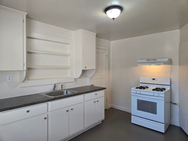 Photo - 1121 Kenwood Ave