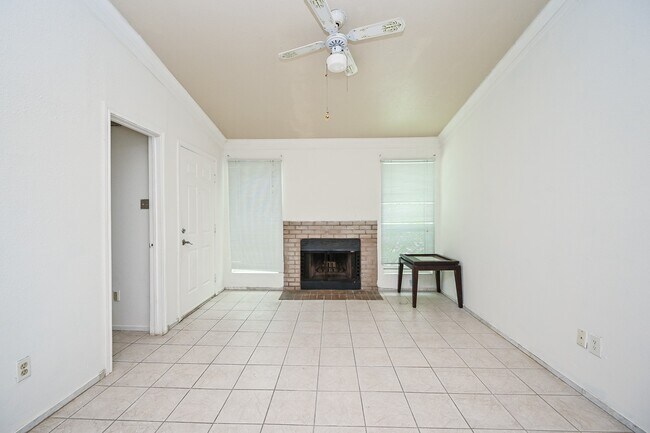Photo - 3900 Woodchase Dr Unit 86
