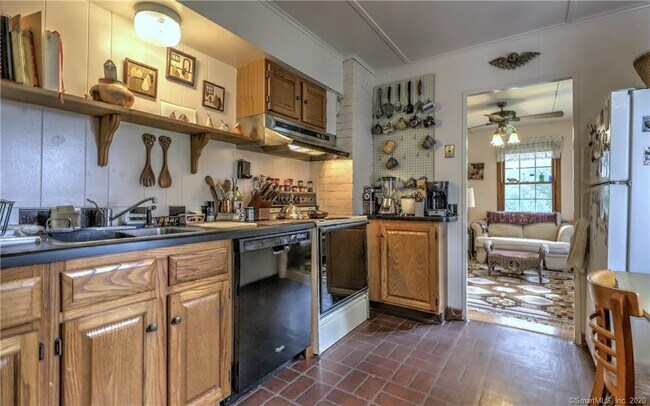 Photo - 352 Amity Rd