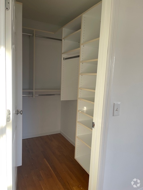 Building Photo - 30 Glenwood Ave Unit Apt A
