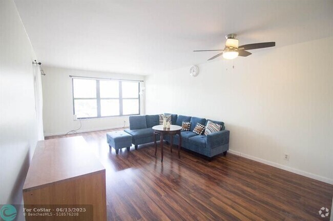Building Photo - 2316 S Cypress Bend Dr Unit 218 Rental