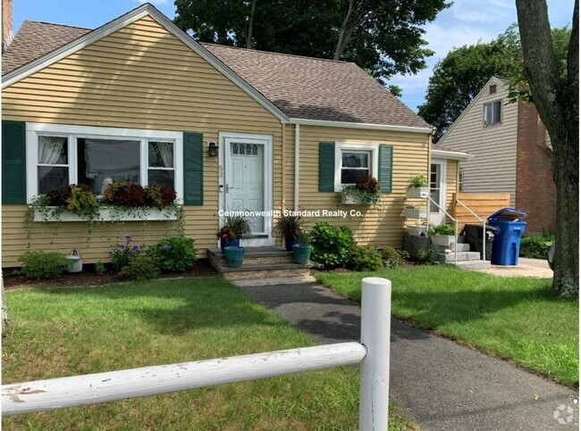 Building Photo - 3 bedroom in Waltham MA 02453 Rental