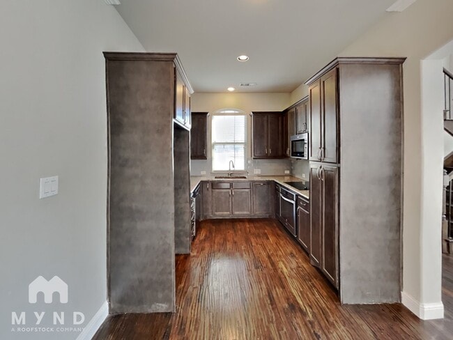 Photo - 868 Dartford Dr